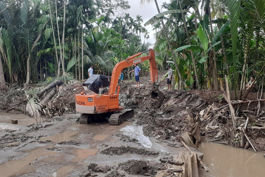 Trà Vinh công bố tình huống khẩn cấp sạt lở đường ven sông Hậu