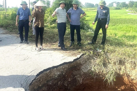 Hà Nội: Sập cống tiêu khiến đê hữu Cầu bị ảnh hưởng nghiêm trọng