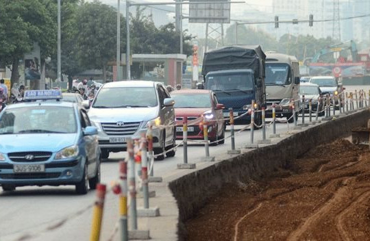 Hà Nội đề xuất xén vỉa hè, dải phân cách tại một số tuyến đường để giảm ùn tắc