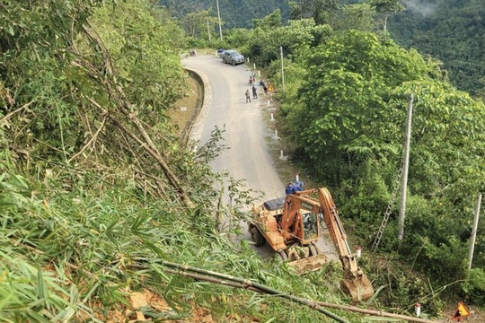 Quốc lộ 4H sạt lở gây chia cắt giao thông nối Lai Châu và Điện Biên