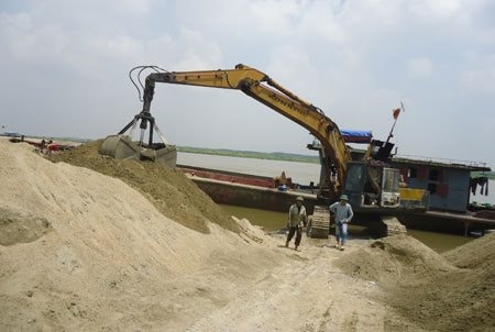 Hà Nội: Cương quyết giải tỏa các bãi chứa trung chuyển vật liệu xây dựng hoạt động trái phép