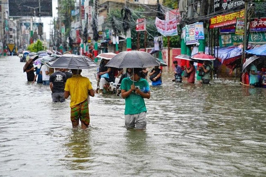 15 người thiệt mạng do lũ lụt kinh hoàng ở Ấn Độ và Bangladesh