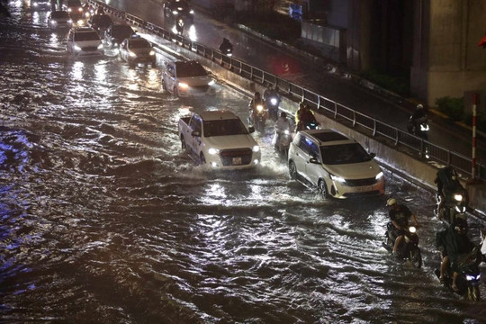 Hà Nội chủ động ứng trực, giảm ngập úng cục bộ sau mưa lớn