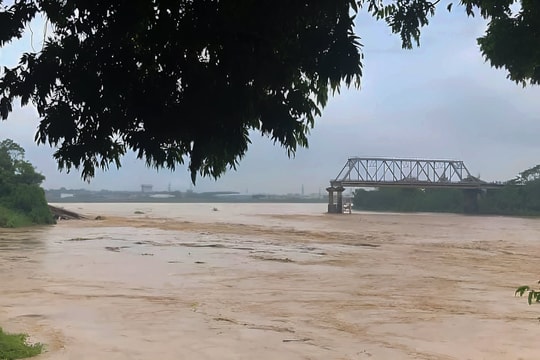 Xác định nguyên nhân ban đầu dẫn đến sập cầu Phong Châu ở Phú Thọ