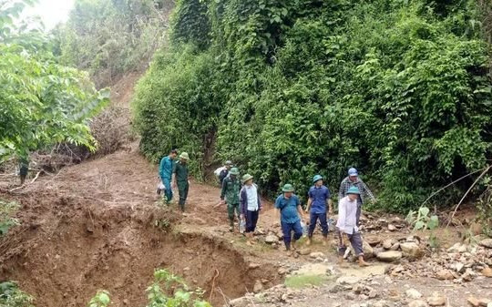 Nghệ An: 93 hộ dân bị cô lập nhiều ngày do mưa lũ, sạt lở