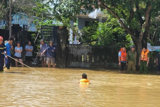 Bão, lũ tàn phá khiến hơn 900 người chết, mất tích và bị thương