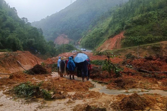 Khẩn: 16 địa phương có nguy cơ xảy ra sạt lở đất đá trong 6 giờ tới
