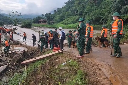 Lào Cai: Sử dụng chó nghiệp vụ, flycam trong tìm kiếm nạn nhân ở Làng Nủ