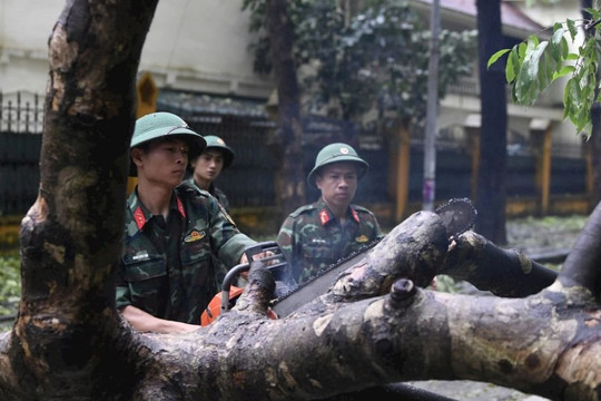 Bộ Tổng Tham mưu yêu cầu tập trung ứng phó lũ lớn, bảo đảm an toàn đê điều trên các sông ở Bắc Bộ