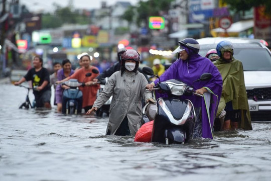 Cảnh báo mưa lớn kết hợp với triều cường ở TP.HCM, nguy cơ ngập sâu ở nhiều nơi