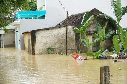 Mưa lũ gây thiệt hại nặng nề, hàng nghìn hộ dân phải sơ tán tại Thanh Hóa