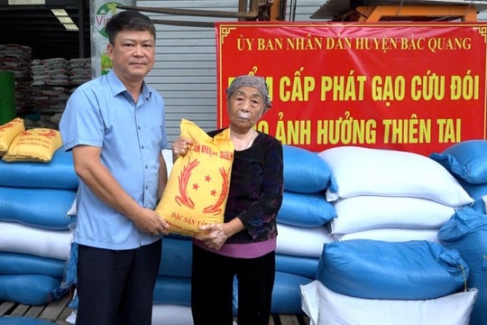 Cấp phát 8,6 tấn gạo cho các hộ chịu ảnh hưởng thiên tai tại Hà Giang