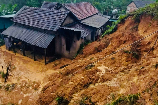 Quảng Bình: Công bố tình huống khẩn cấp về thiên tai sạt lở đá tại thị trấn Phong Nha