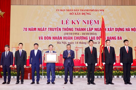 Kỷ niệm 70 năm, Sở Xây dựng Hà Nội đón nhận Huân chương Lao động hạng Ba