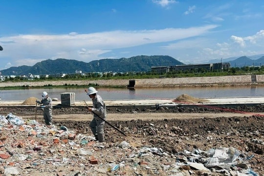 Đà Nẵng: Khởi tố một nghi phạm đổ chất thải trái phép gây ô nhiễm môi trường