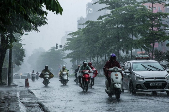 Cảnh báo mưa lớn cục bộ, mưa đá, lốc trên phạm vi khu vực Hà Nội