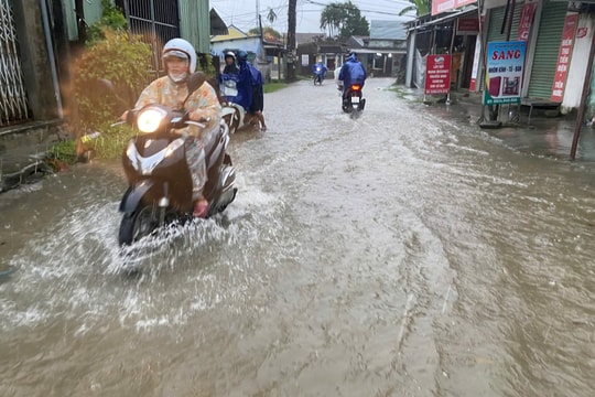 Mưa lớn kéo dài, cảnh báo nguy cơ lũ lụt và sạt lở tại Thừa Thiên - Huế