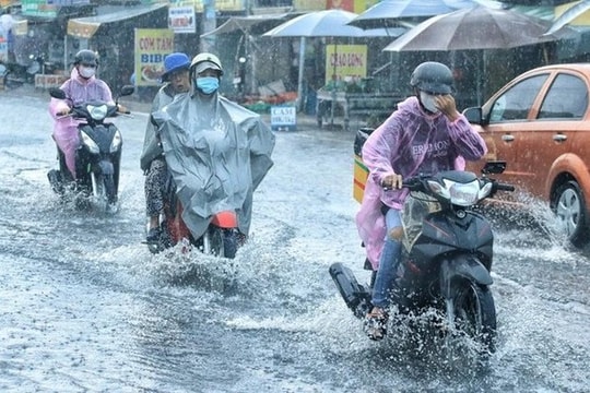 Ngày 22/10, cảnh báo mưa lớn cục bộ, dông lốc tại Trung Bộ và Nam Bộ

