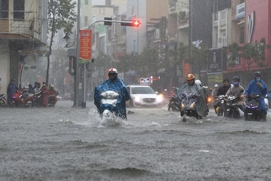 Cảnh báo mưa lớn tại miền Trung, Nam Bộ