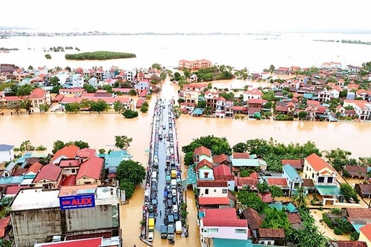 Miền Trung thiệt hại nặng nề về người và tài sản do bão số 6