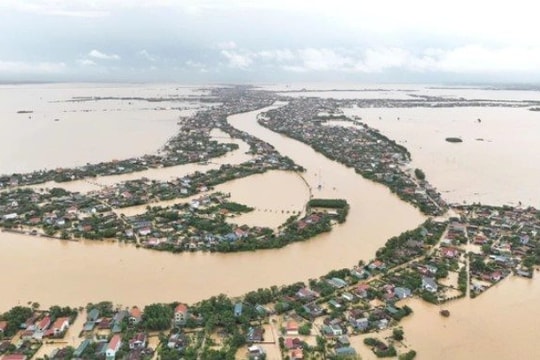 Quảng Bình: Lũ trên sông Kiến Giang xuống chậm, nhiều khu vực tiếp tục ngập sâu