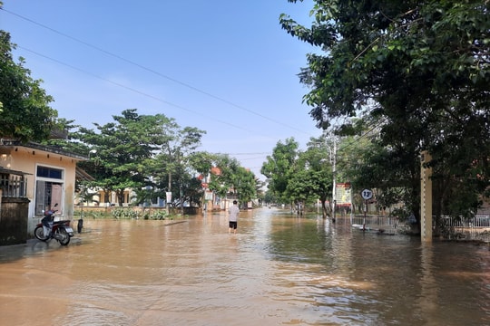 Quảng Bình: Hàng chục ngàn học sinh vùng lũ chưa thể đến trường