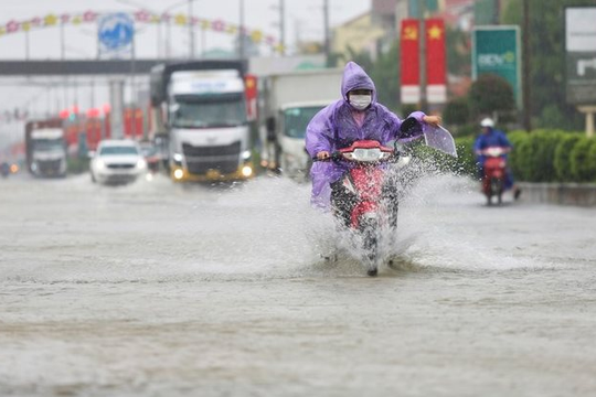 Miền Trung đón mưa lớn đỉnh điểm, cảnh báo nguy cơ cao xảy ra lũ quét, sạt lở đất và ngập lụt