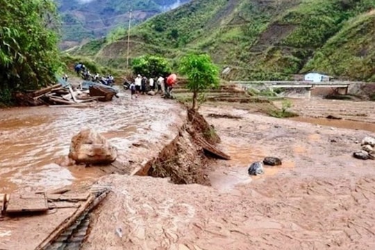 Nguy cơ cao xảy ra lũ quét, sạt lở tại 48 điểm thuộc khu vực Trung Bộ