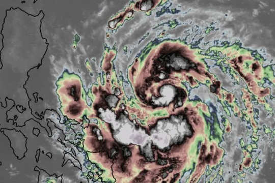Bão Toraji chuẩn bị đổ bộ khiến Philippines phải sơ tán 2.500 ngôi làng