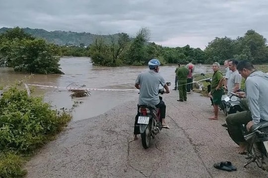 Gia Lai: Ngầm tràn bị ngập, 200 hộ dân bị cô lập