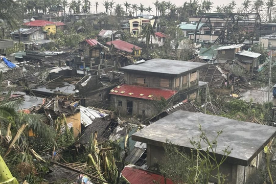 Philippines: Siêu bão Man-yi đổ bộ, tàn phá nhiều nơi