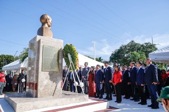 Khánh thành Tượng đài Chủ tịch Hồ Chí Minh tại Dominica, Thủ tướng dự và dâng hoa