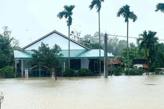 Quảng Ngãi di dời người dân trong đêm do mưa lớn, nước sông dâng cao