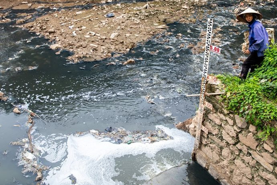 Hà Nội triển khai tổng thể các giải pháp nhằm ngăn chặn, hạn chế việc xả nước thải ra sông Nhuệ