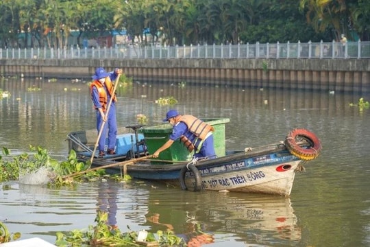 18 tuyến sông, kênh, rạch tại TPHCM sẽ được dọn rác hàng ngày