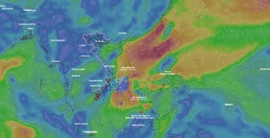 Áp thấp nhiệt đới cách quần đảo Trường Sa khoảng 350km