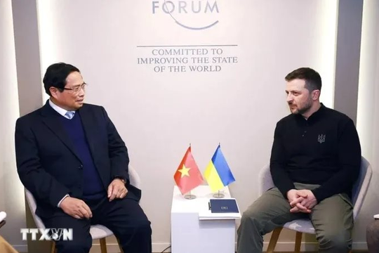 Thủ tướng Phạm Minh Chính gặp Tổng thống Ukraine Volodymyr Zelensky