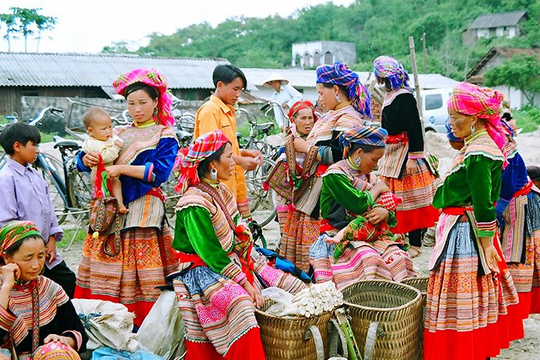 Chợ phiên vùng cao dịp Tết đến Xuân về