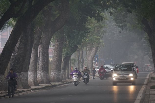 Miền Bắc chìm trong sương mù dày đặc kèm mưa phùn, chuẩn bị bước vào đợt rét đậm