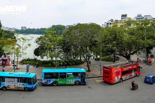 Hà Nội thí điểm hạn chế xe trên 16 chỗ vào khu phố cổ và hồ Hoàn Kiếm từ 1/3/2025