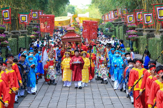 Người lao động được nghỉ 3 ngày dịp Giỗ Tổ Hùng Vương, nghỉ 5 ngày liên tiếp dịp 30/4-1/5