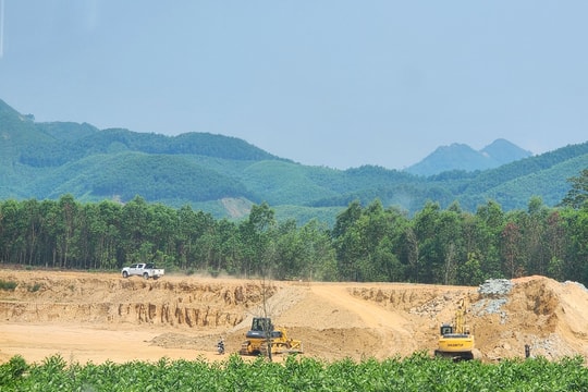 Hai công ty khai thác đất trái phép tại Quảng Nam bị buộc nộp lại gần 6 tỷ đồng