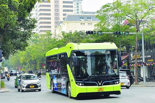 Nghệ An dần thay xe buýt thường sang xe điện