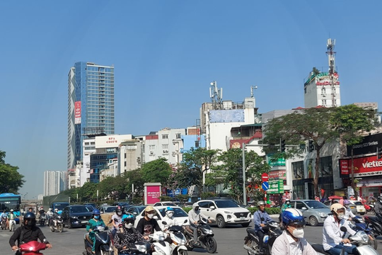 Chất lượng không khí sáng 14/5: Hà Nội chênh lệch bất ngờ giữa ba trạm đo