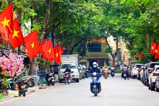 Hà Nội thông báo về việc treo cờ Tổ quốc nhân kỷ niệm 135 năm Ngày sinh Chủ tịch Hồ Chí Minh