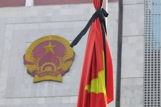 Treo cờ rủ, không tổ chức vui chơi, giải trí công cộng trong thời gian Lễ Quốc tang