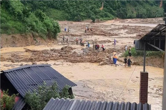 Miền núi phía Bắc đối mặt nguy cơ lũ quét, sạt lở đất nghiêm trọng do mưa lớn kéo dài