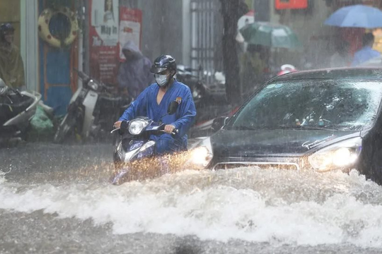 Cảnh báo mưa lớn cục bộ, lốc, gió giật mạnh khu vực Tây Nguyên và Nam Bộ, Bắc Bộ và Thanh Hóa