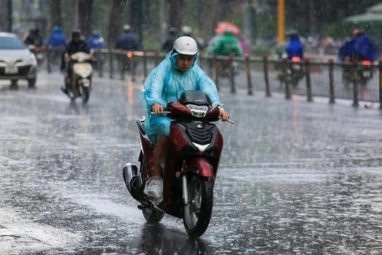 Tháng 5 dị thường: Miền Bắc - miền Trung oằn mình trong mưa lũ trái mùa
