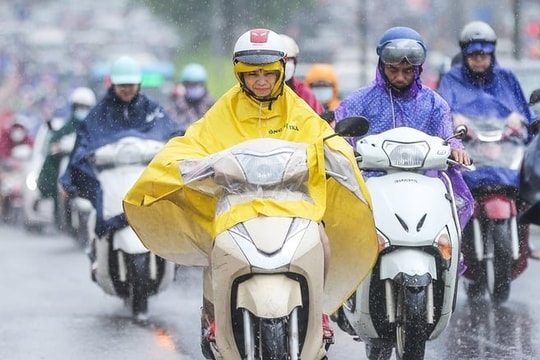 Cả nước hứng nắng nóng gay gắt, Bắc Bộ sắp đón mưa "giải nhiệt"